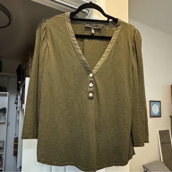 Green 3/4 Sleeve Blouse - Picture 3 of 6